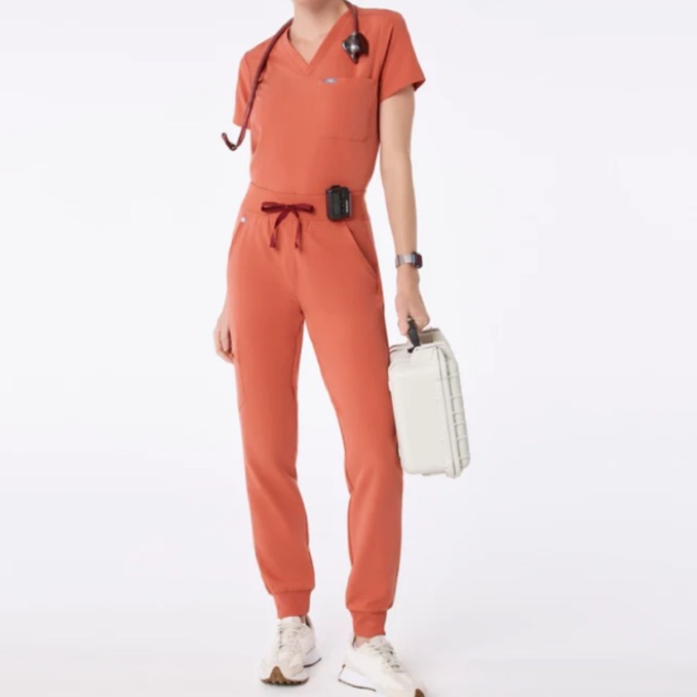 FIGS Scrub Set -  Top and Zamora High Waisted Joggers in Spiced Cider